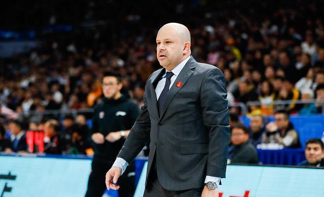 转会期北京首钢调整名单以备全明星赛，主帅复盘环节打磨，态度坚定，年轻球员得到机会的简单介绍-开云